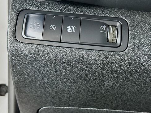 Used 2025 Chevrolet Equinox LT w/ Safety and Technology Package FWD image 17