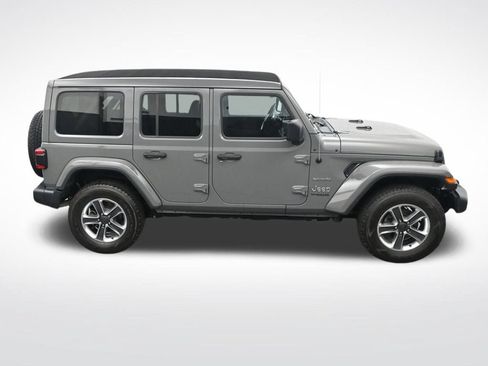 Used 2022 Jeep Wrangler Unlimited Sahara w/ LED Lighting Group AWD/4WD image 24