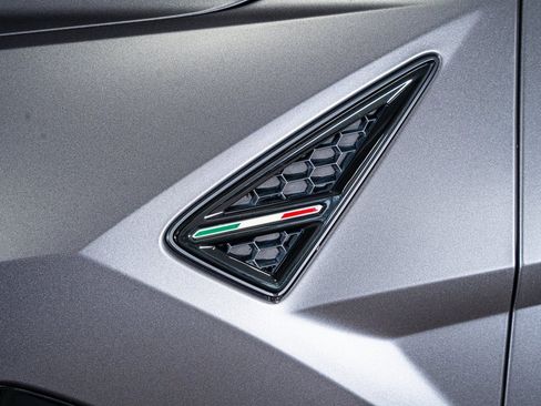 Used 2019 Lamborghini Urus image 22