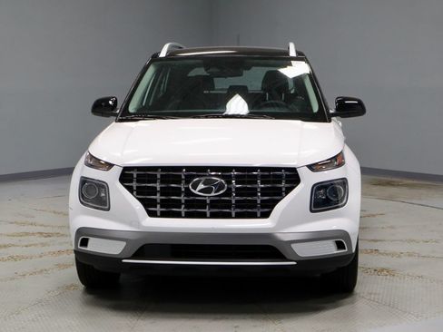 Used 2024 Hyundai Venue Limited FWD image 8