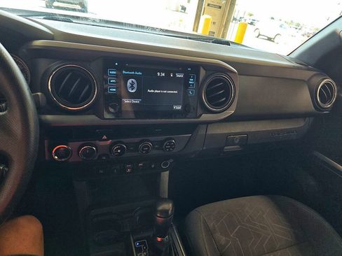 Used 2018 Toyota Tacoma TRD Off-Road AWD/4WD image 11