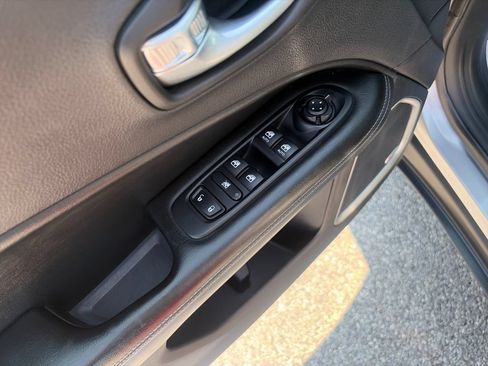 Used 2019 Jeep Compass High Altitude AWD/4WD image 12
