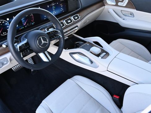 Used 2024 Mercedes-Benz GLS 450 4MATIC image 13