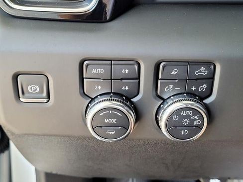 New 2025 GMC Sierra 2500 Denali Ultimate w/ Max Trailering Package AWD/4WD image 13