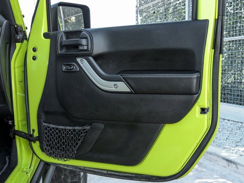 Used 2017 Jeep Wrangler Unlimited Rubicon image 43