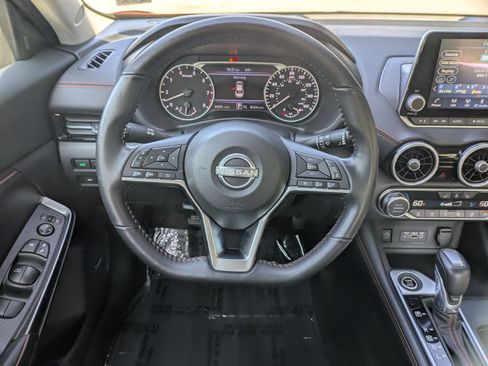 Used 2024 Nissan Sentra SR w/ SR Premium Package image 18