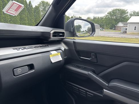 Certified 2026 Toyota Tacoma SR5 AWD/4WD image 22