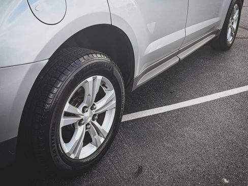 Used 2017 Chevrolet Equinox LS FWD image 24