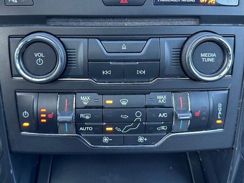 Used 2018 Ford Explorer XLT w/ Equipment Group 202A image 25