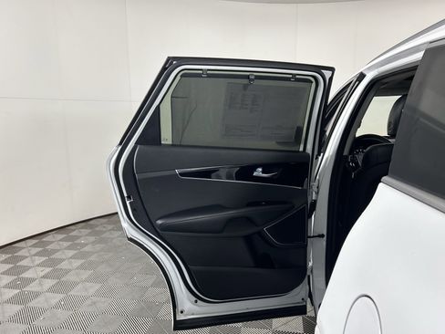 Used 2019 Kia Sorento SX w/ SX Touring Package image 37