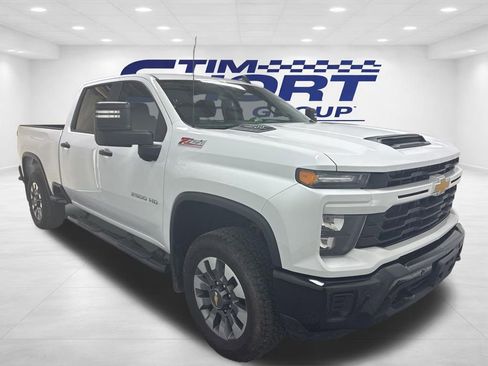 Used 2025 Chevrolet Silverado 2500 Custom w/ Custom Value Package image 4