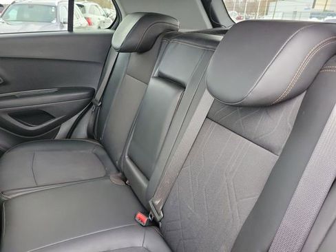 Used 2022 Chevrolet Trax LT w/ LT Convenience Package image 27