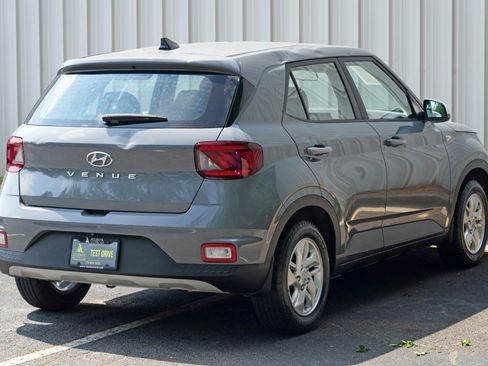 Used 2021 Hyundai Venue SE FWD image 43
