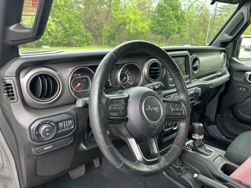 Used 2022 Jeep Gladiator Mojave AWD/4WD image 10