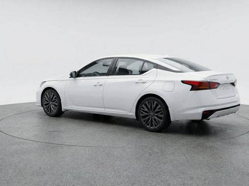 Used 2025 Nissan Altima 2.5 SV image 6