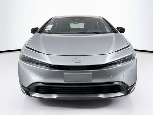 Certified 2025 Toyota Prius XLE FWD image 9