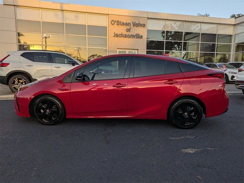 Used 2021 Toyota Prius XLE image 11