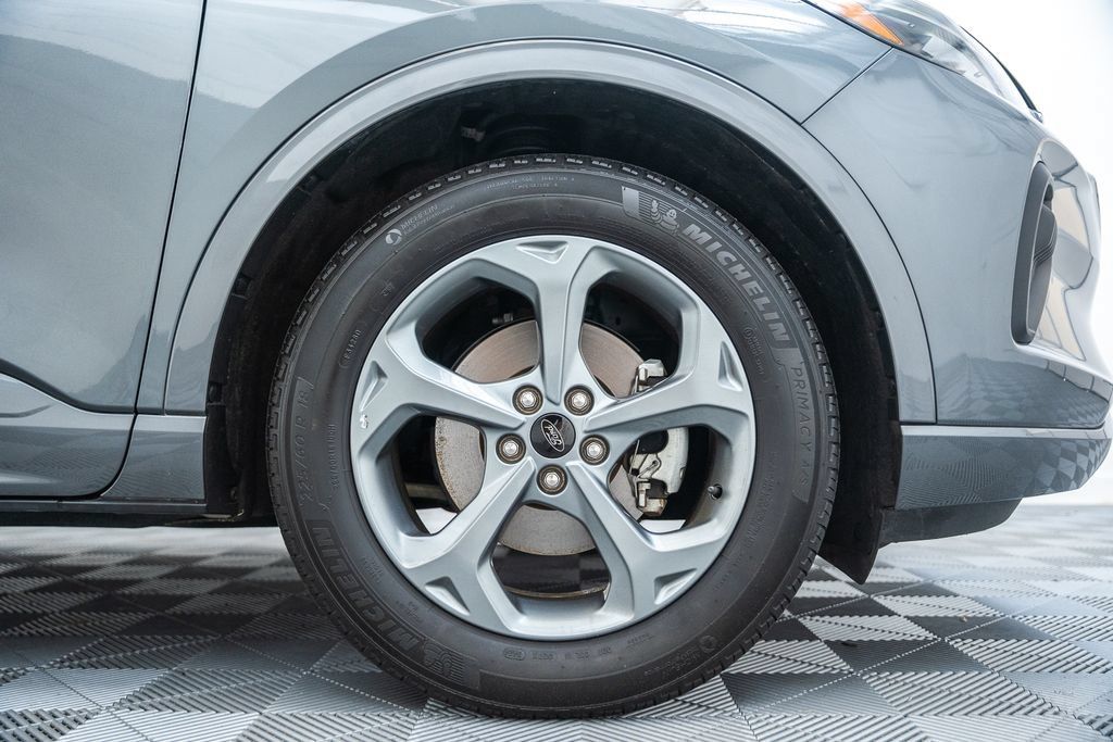 Certified 2024 Ford Escape ST-Line w/ Tech Pack #1 FWD image 18
