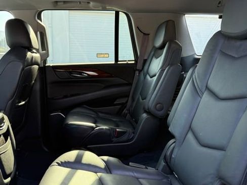 Used 2017 Cadillac Escalade Premium Luxury AWD/4WD image 5