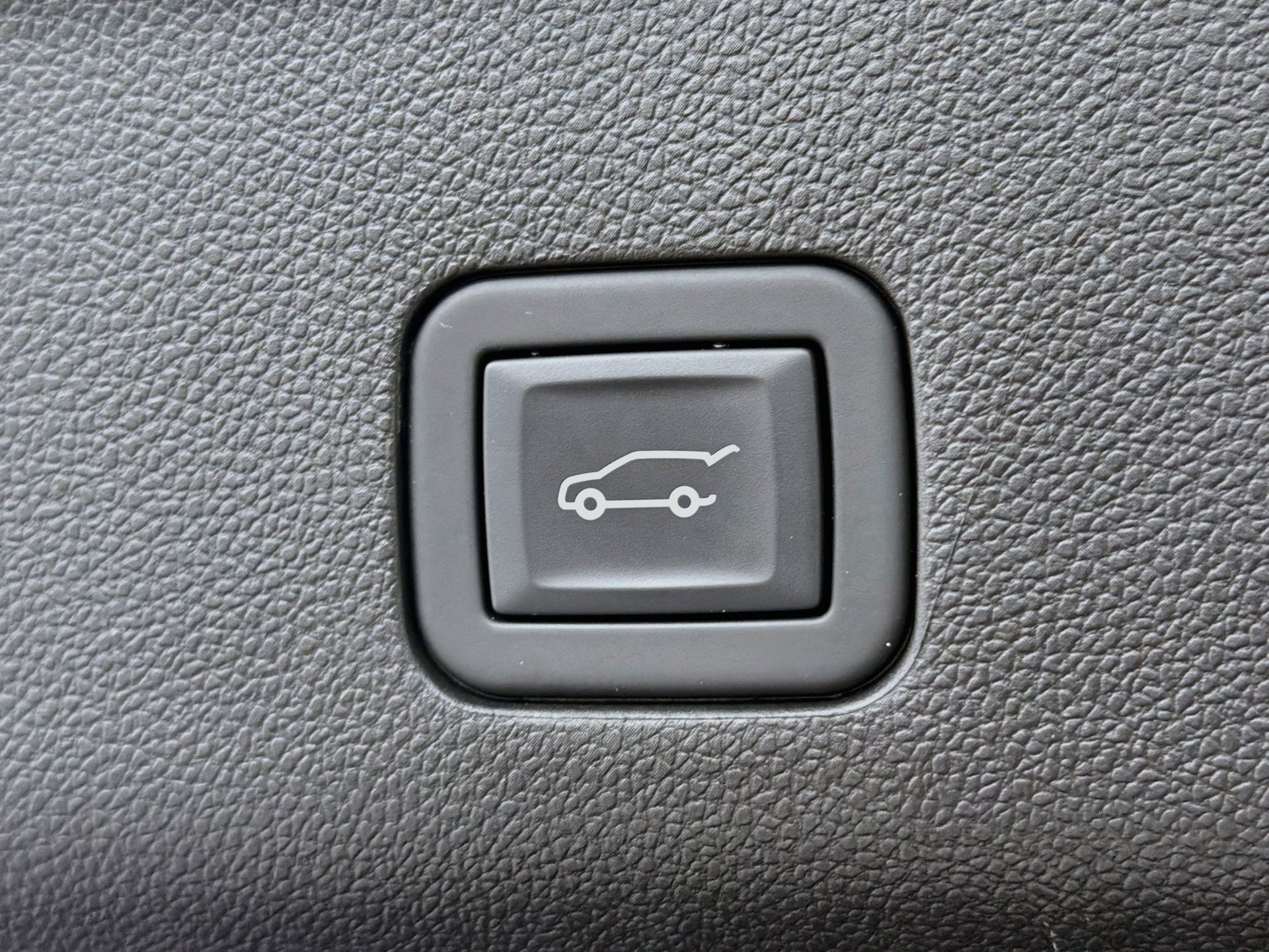 Used 2023 Chevrolet Suburban RST w/ Luxury Package RWD image 14