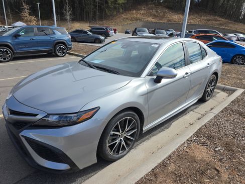 Used 2024 Toyota Camry SE w/ Audio Upgrade Package image 4
