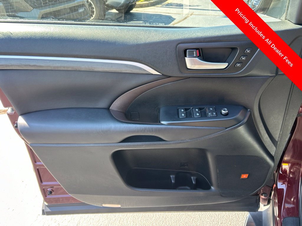 Used 2019 Toyota Highlander Limited FWD image 4