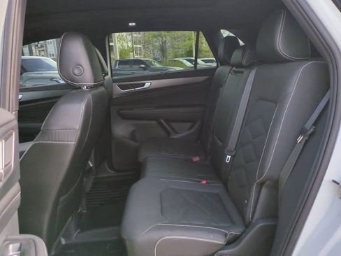 Used 2024 Volkswagen Atlas Cross Sport SE w/ Panoramic Sunroof Package image 13