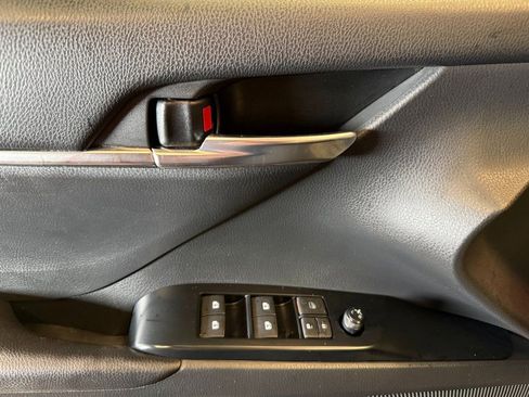 Used 2018 Toyota Camry LE FWD image 18