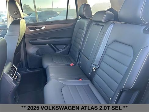 Used 2025 Volkswagen Atlas SEL image 17
