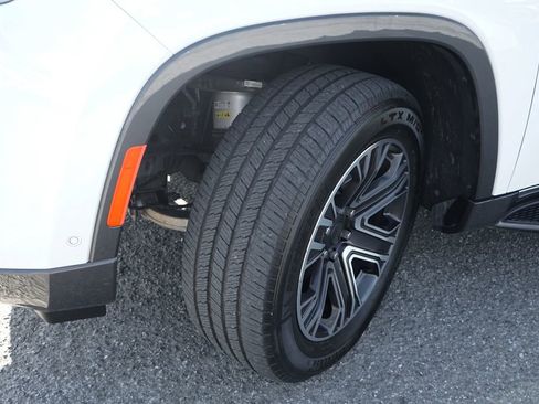 Used 2022 Jeep Wagoneer Series III w/ Rear Seat Video Group 1 image 48