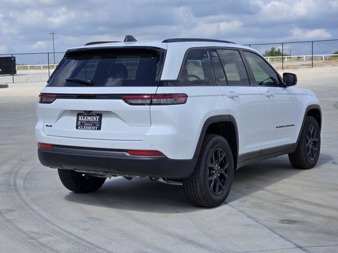 New 2026 Jeep Grand Cherokee L 4WD image 5
