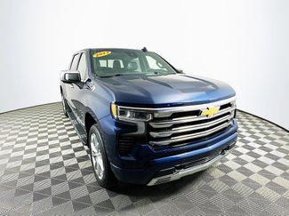 Used 2022 Chevrolet Silverado 1500 High Country w/ High Country Premium Package AWD/4WD video 2