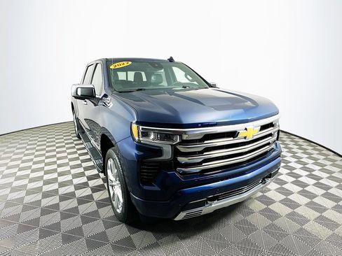 Used 2022 Chevrolet Silverado 1500 High Country w/ High Country Premium Package AWD/4WD image 2
