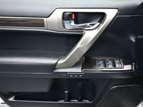 Used 2016 Lexus GX 460 w/ Navigation Package image 10