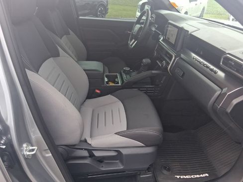Used 2025 Toyota Tacoma TRD Off-Road AWD/4WD image 28