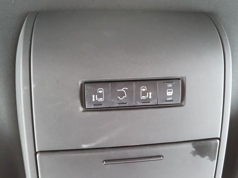 Used 2019 Dodge Grand Caravan GT FWD image 35