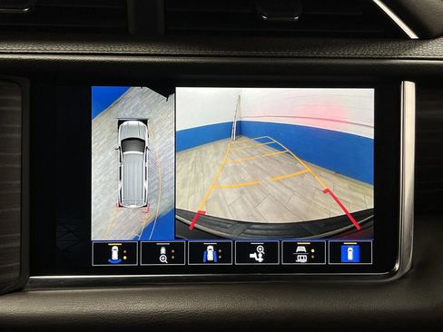 Used 2023 GMC Yukon XL Denali image 11