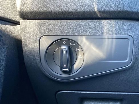 Used 2023 Volkswagen Tiguan SE image 24