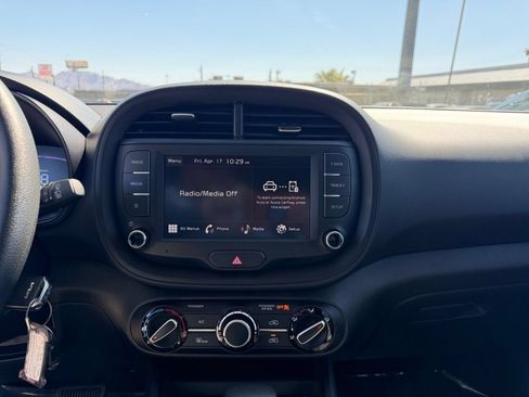 Used 2025 Kia Soul LX w/ LX Technology Package FWD image 17