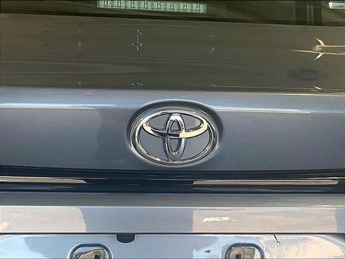 Used 2022 Toyota Corolla LE FWD image 28