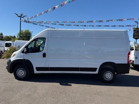 Used 2025 RAM ProMaster 2500 w/ Convenience Group FWD image 4