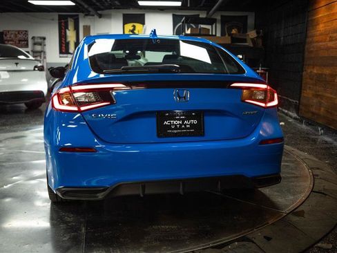 Used 2025 Honda Civic Sport image 6