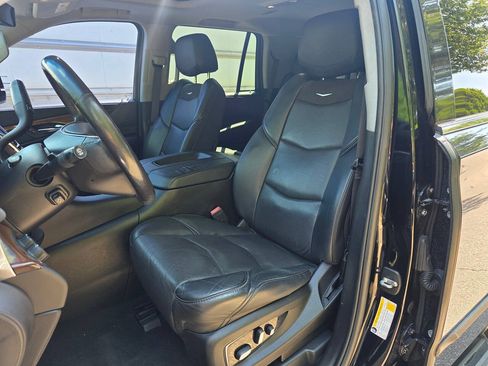 Used 2018 Cadillac Escalade Luxury AWD/4WD image 15
