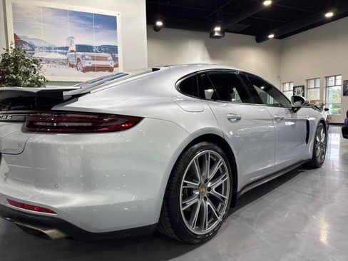 Used 2018 Porsche Panamera RWD image 40
