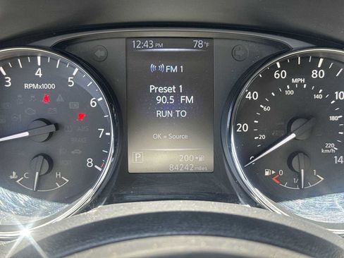 Used 2017 Nissan Rogue SV AWD/4WD image 22