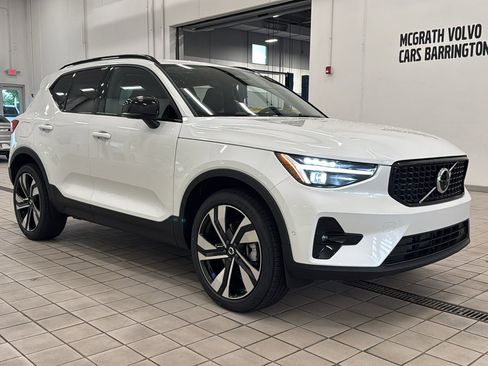 New 2026 Volvo XC40 B5 Ultra w/ Protection Package Premier image 3