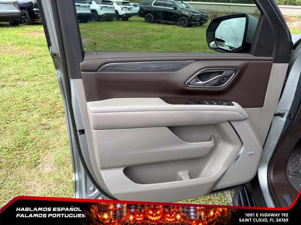 Used 2024 GMC Yukon SLT w/ SLT Luxury Package AWD/4WD image 12