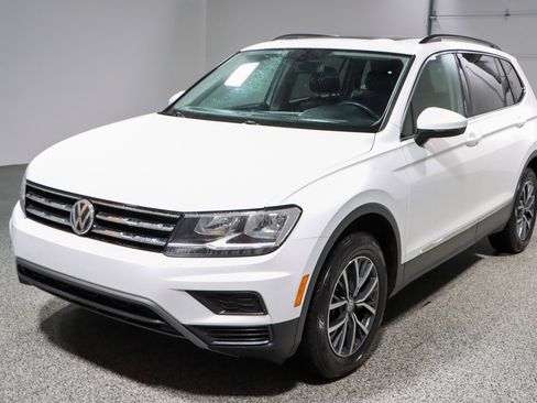 Used 2020 Volkswagen Tiguan SE w/ Panoramic Sunroof Package image 33