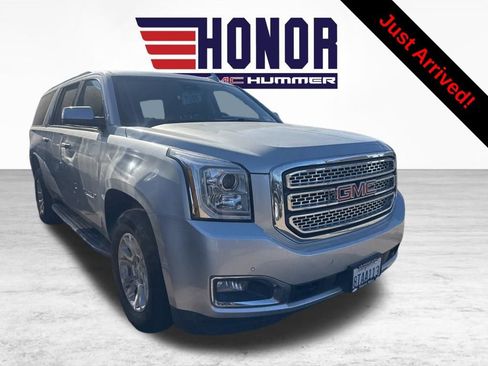 Used 2017 GMC Yukon XL SLT AWD/4WD image 1