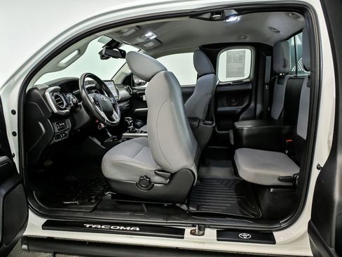 Used 2019 Toyota Tacoma SR5 AWD/4WD image 14